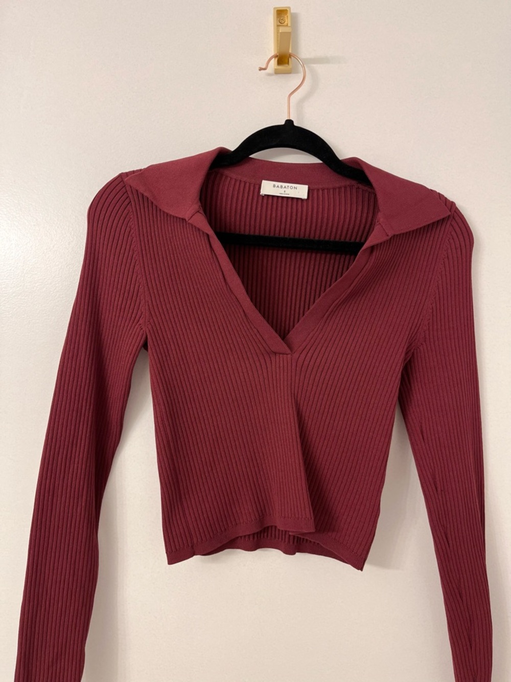 Aritzia Babaton Knit Sculpt Cropped Long-Sleeve Polo Top Burgundy